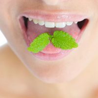 как избавиться от неприятного запаха изо рта